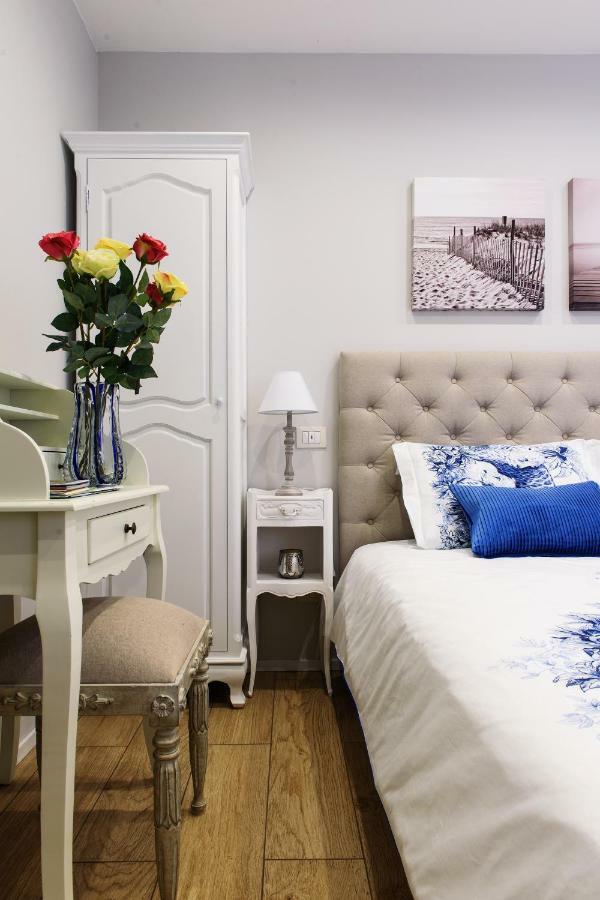Lora Center Room, Parking كومو المظهر الخارجي الصورة